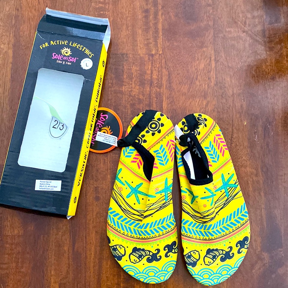 Sole del Sol water shoes size 2-3